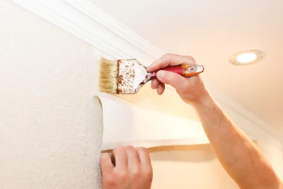 Pose de papier peint à Javené — revêtements muraux et toiles de verre